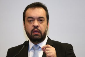 ‘Ou soma ou suma’: Castro diz que aqueles que quiserem ajudar serão bem vindos